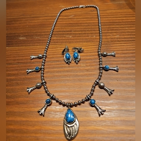 Arthur Pepper ART Faux Turquoise Bear Paw Necklace Clip Earring Set - Picture 4 of 11